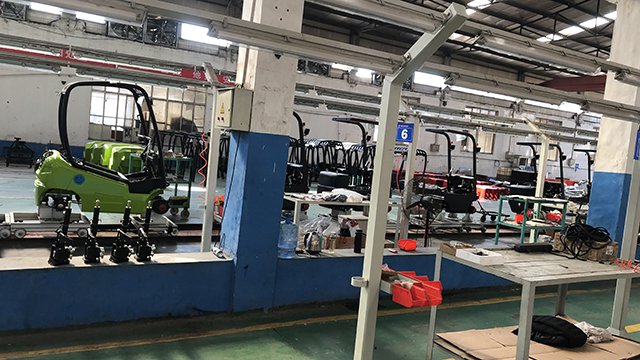 Lini Produksi Pembuatan Mesin Forklift